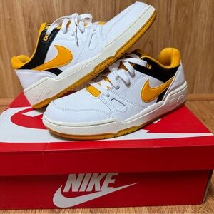 NWOT Nike Full Force LO, Black/University Gold/white, men's 9.5